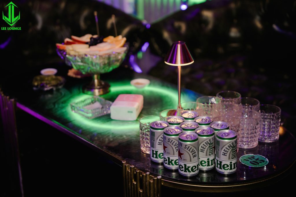 Lee Lounge