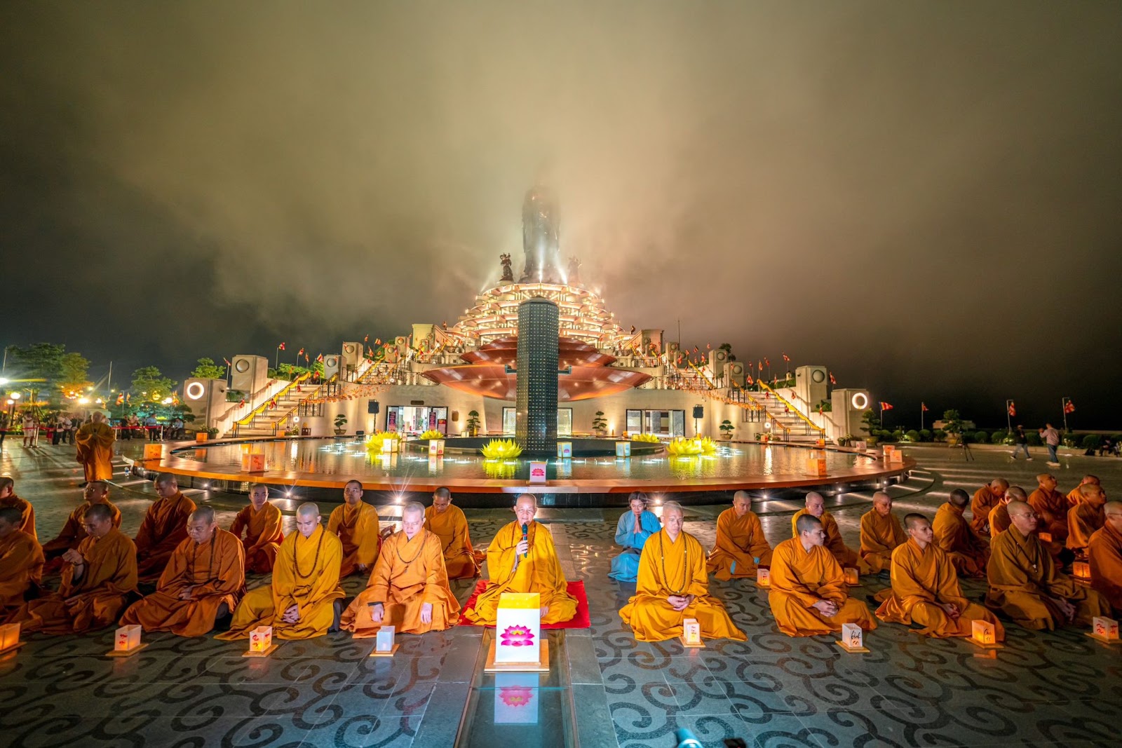 lễ dâng đăng núi bà đen